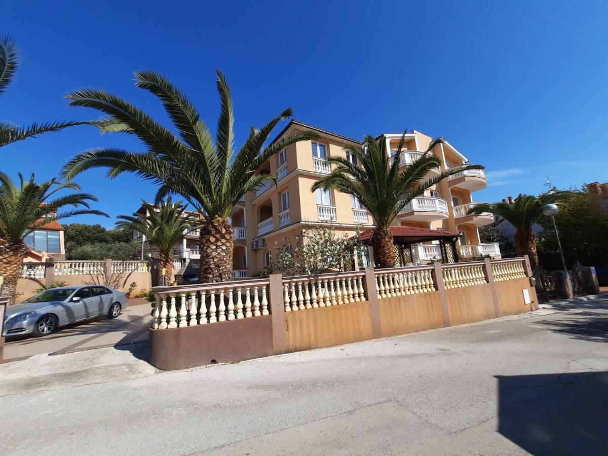 Apartments Canaria พูลา ภายนอก รูปภาพ