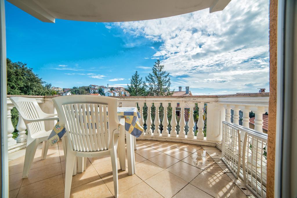 Apartments Canaria พูลา ภายนอก รูปภาพ