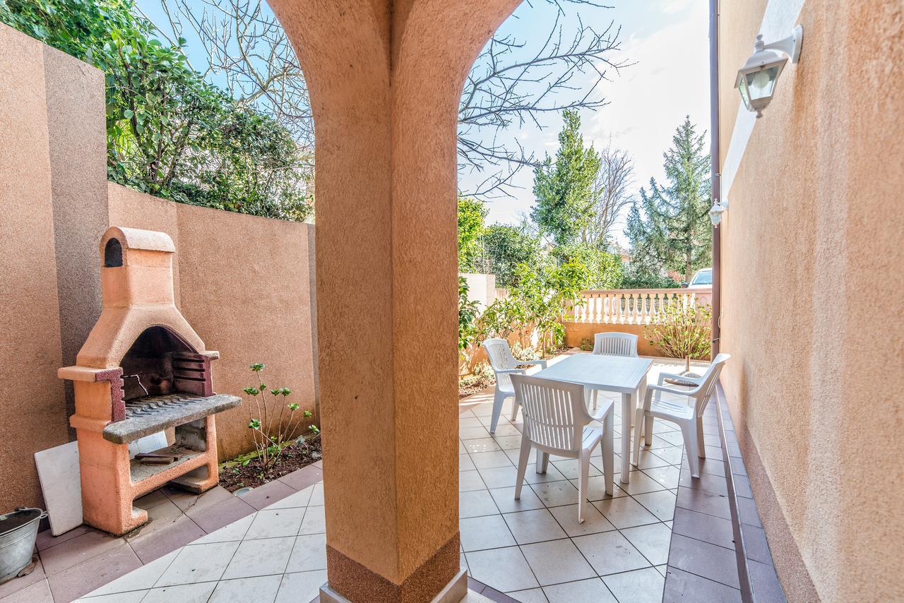 Apartments Canaria พูลา ภายนอก รูปภาพ