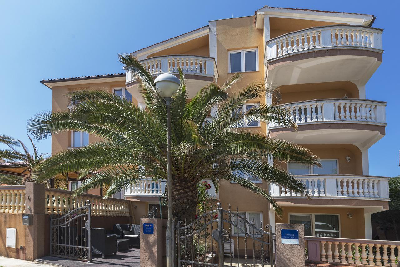 Apartments Canaria พูลา ภายนอก รูปภาพ