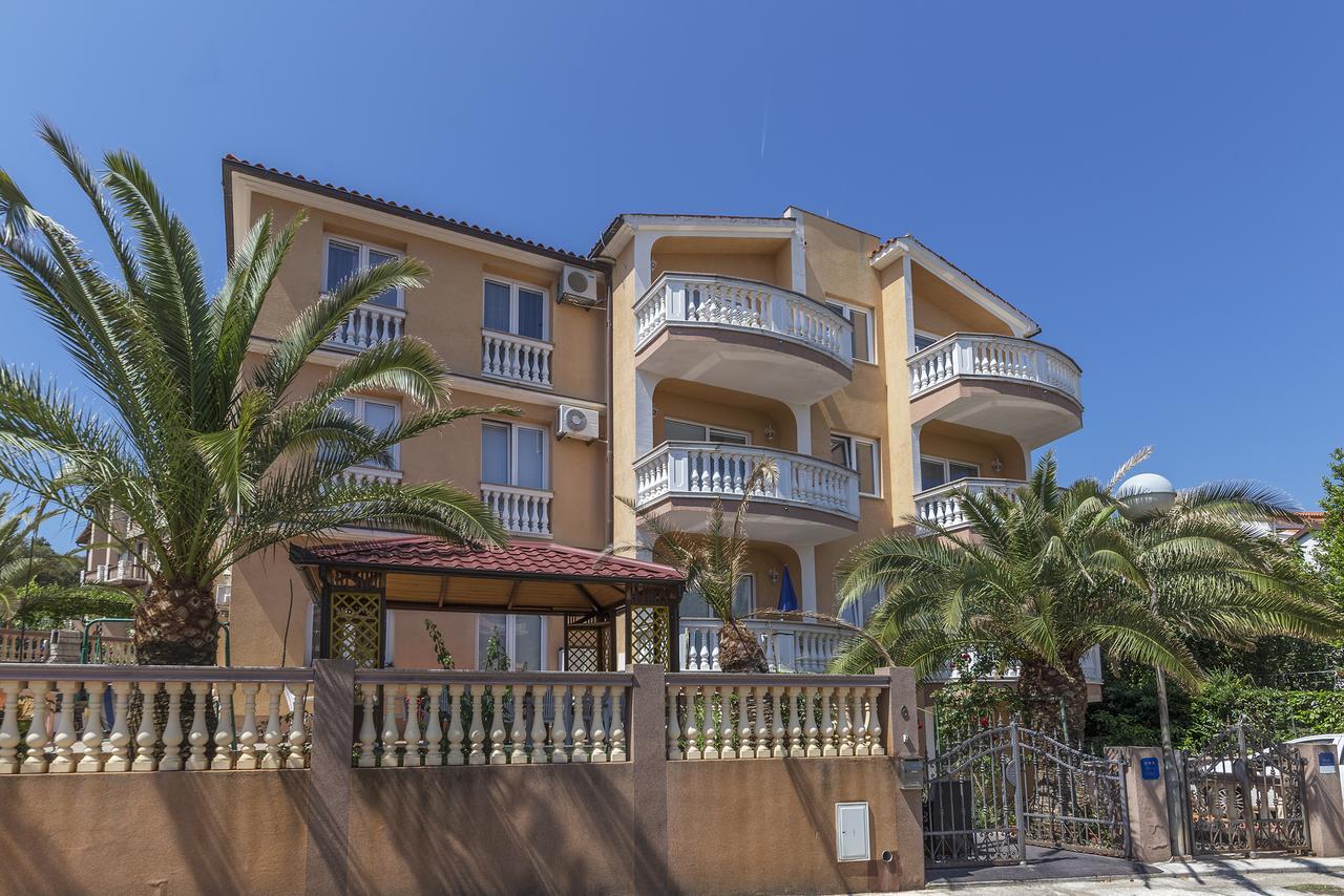 Apartments Canaria พูลา ภายนอก รูปภาพ