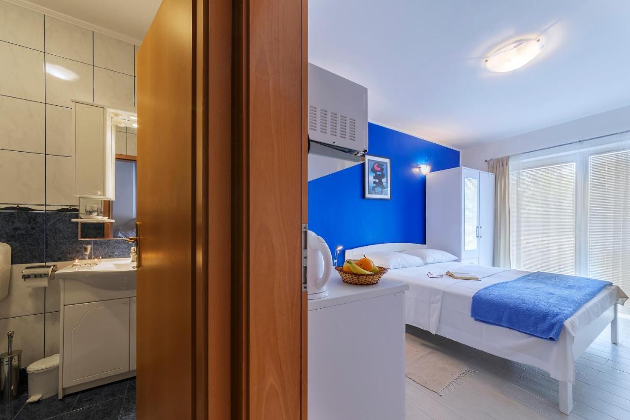 Apartments Canaria พูลา ภายนอก รูปภาพ