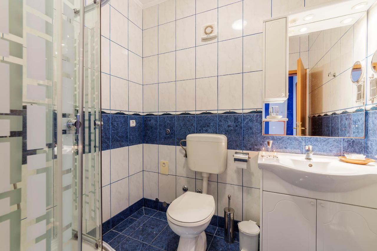 Apartments Canaria พูลา ภายนอก รูปภาพ