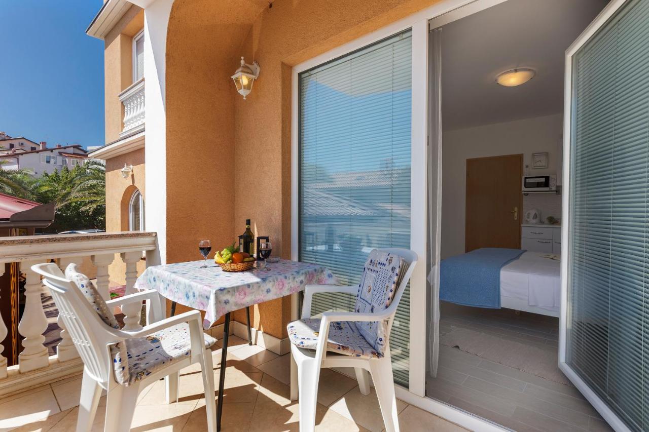 Apartments Canaria พูลา ภายนอก รูปภาพ