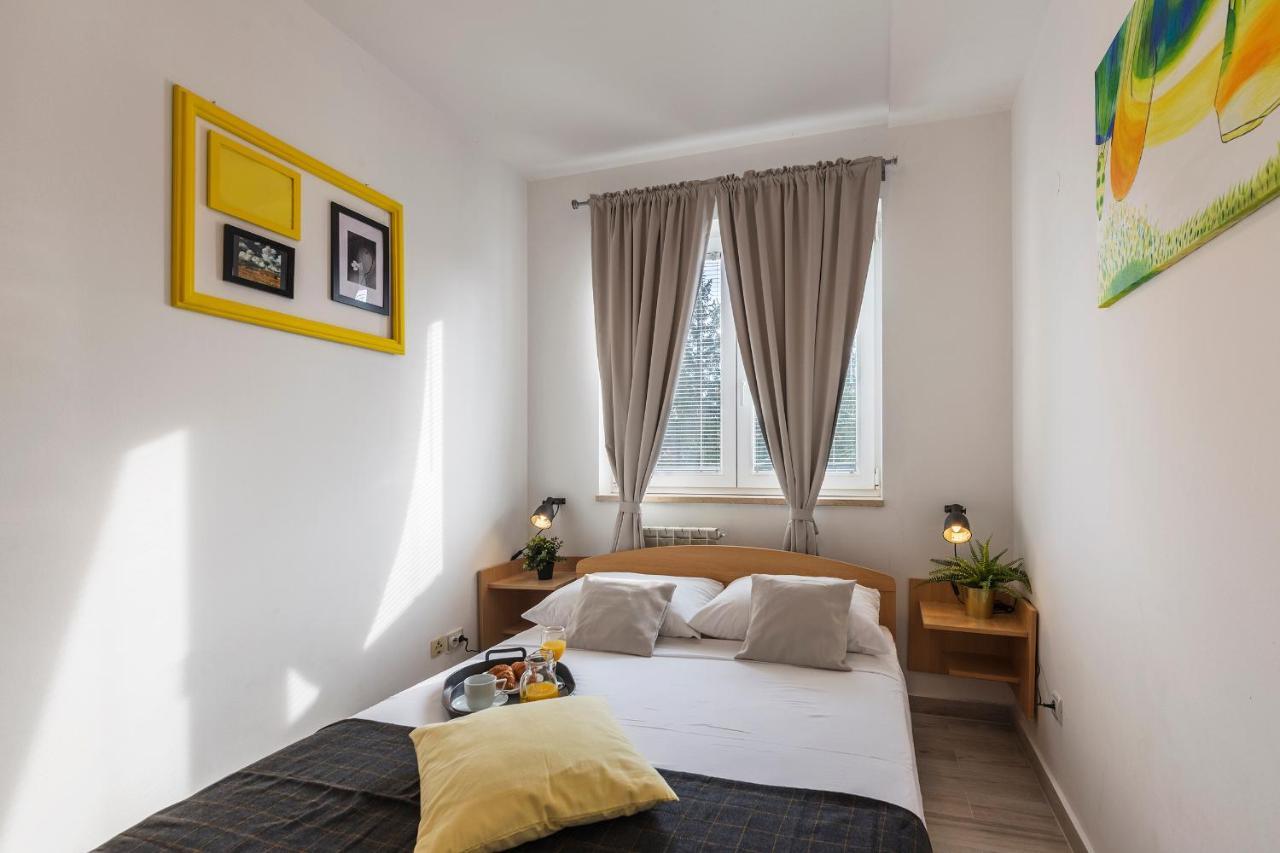 Apartments Canaria พูลา ภายนอก รูปภาพ