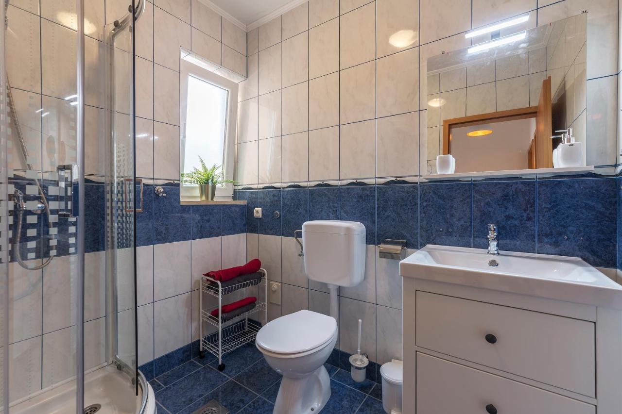 Apartments Canaria พูลา ภายนอก รูปภาพ