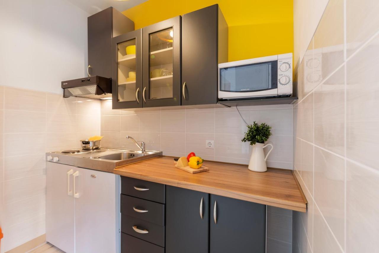 Apartments Canaria พูลา ภายนอก รูปภาพ
