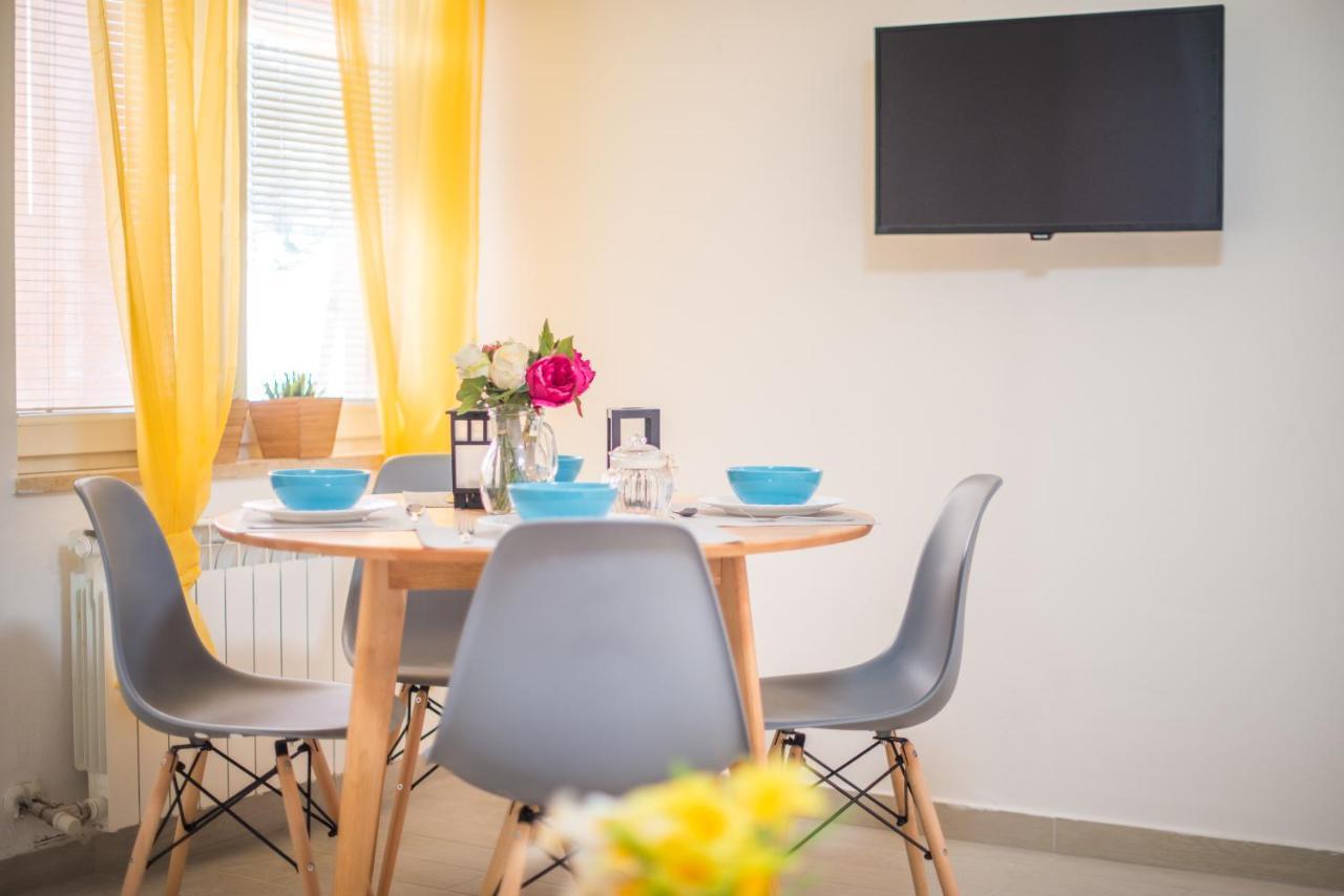 Apartments Canaria พูลา ภายนอก รูปภาพ