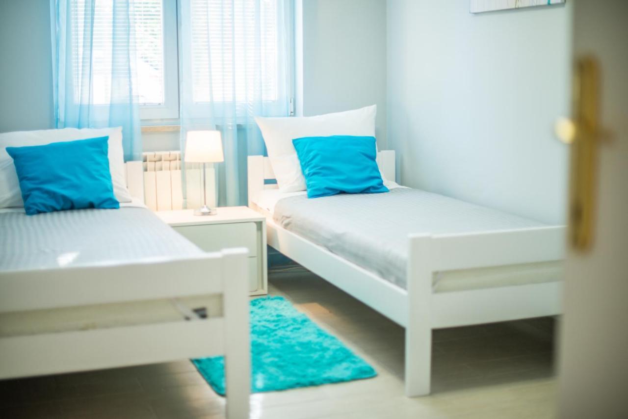 Apartments Canaria พูลา ภายนอก รูปภาพ